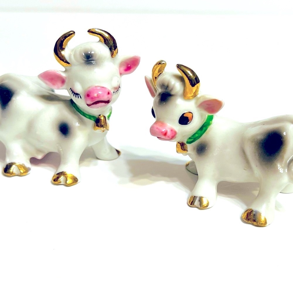Charming Ceramic Cow Salt n Pepper Shakers with Gold Accents